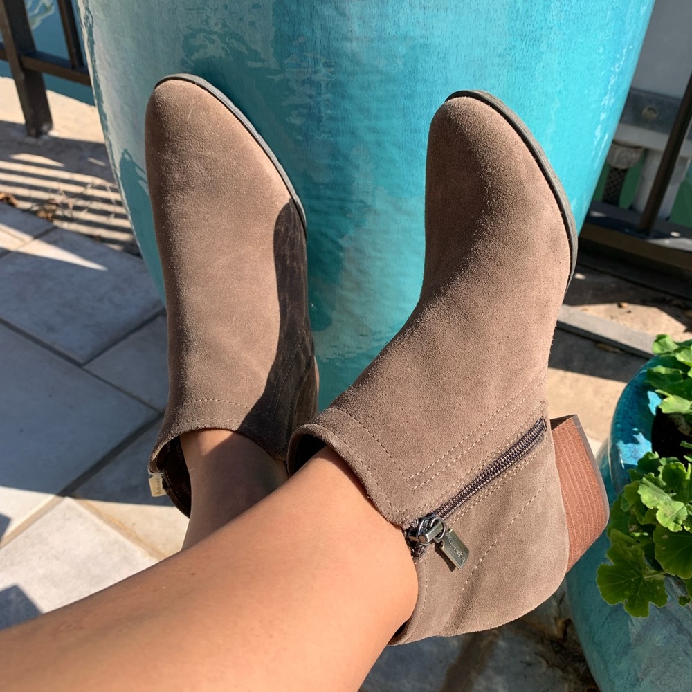 Blondo ankle boot nude gray size 8M